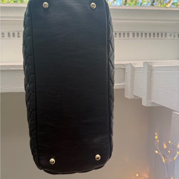 Betsy Johnson Beige and Black Heart Quilted Women's Travel Bag - Picture 4 of 14